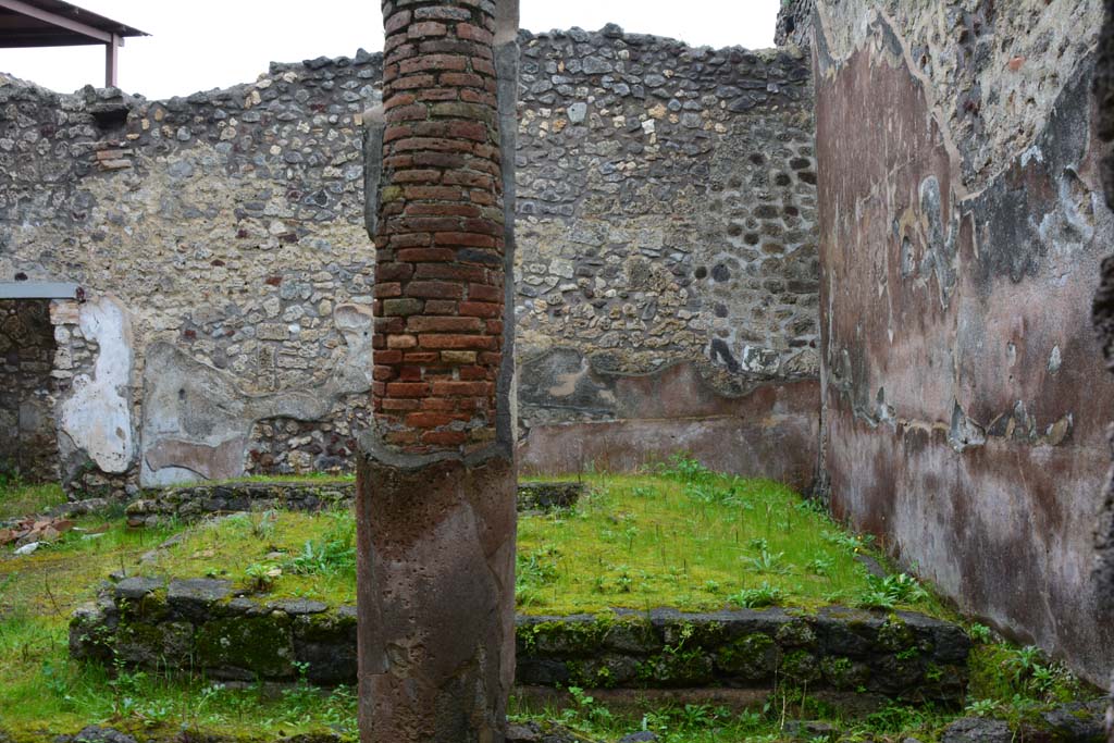 IX.5.11 Pompeii. March 2017. Peristyle n, looking towards south-east corner from west side. 
Foto Christian Beck, ERC Grant 681269 DCOR.

