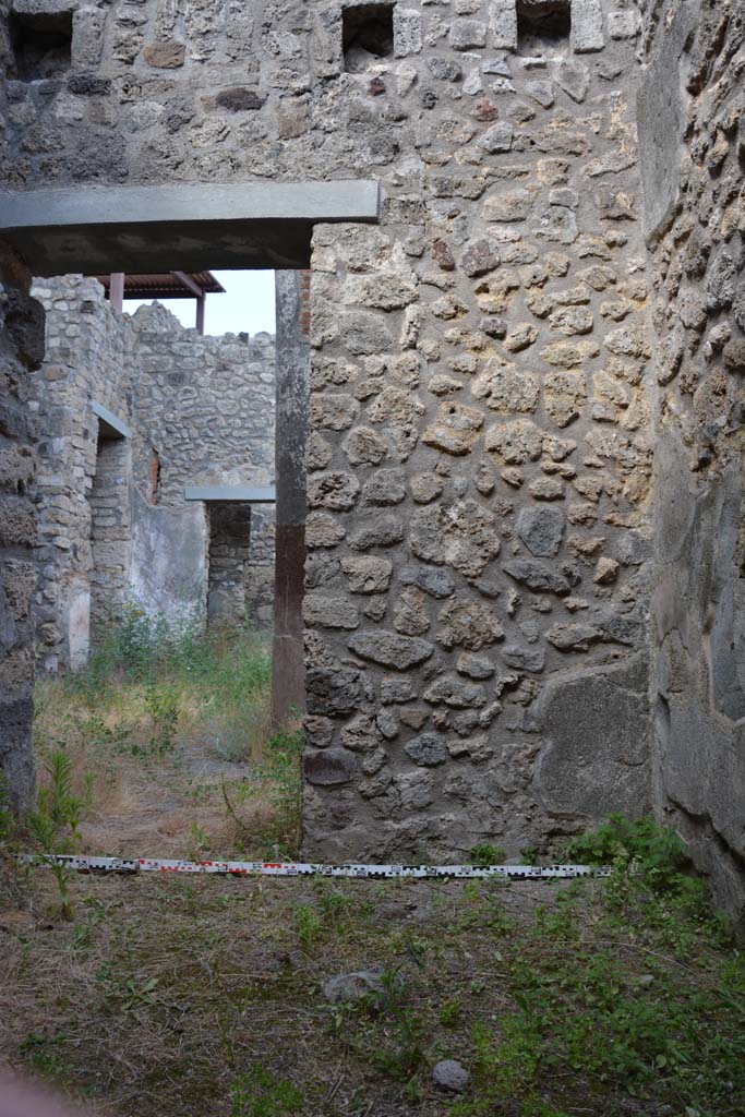 IX.5.11 Pompeii. May 2017. Room o, east wall in south-east corner.
Foto Christian Beck, ERC Grant 681269 DCOR.
