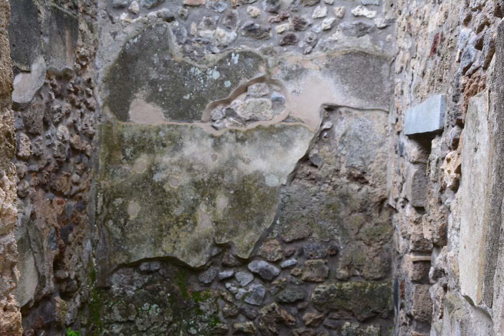 IX.5.11 Pompeii. March 2017. Room o, looking towards west wall, with doorway to room u, in north wall, on right.
Foto Christian Beck, ERC Grant 681269 DCOR.
