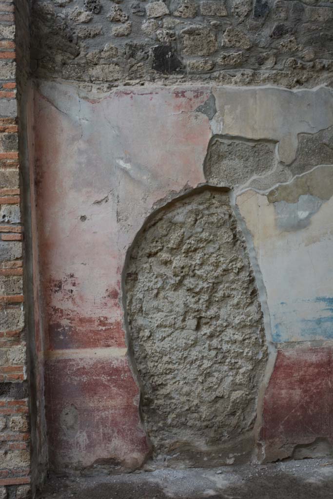 IX.5.11 Pompeii. May 2017. Room l (L), looking west at south end of west wall of tablinum.
Foto Christian Beck, ERC Grant 681269 DÉCOR.
