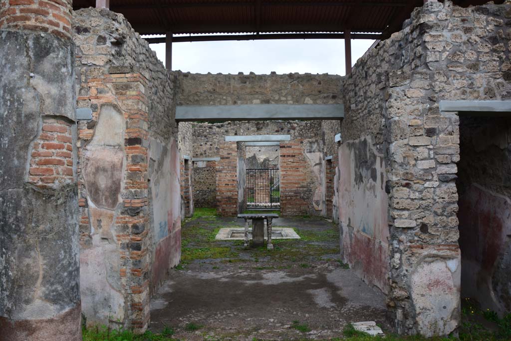 IX.5.11 Pompeii. March 2017. Room I (L), detail of painted border edging from zoccolo at north end of west wall.
Foto Christian Beck, ERC Grant 681269 DÉCOR.

