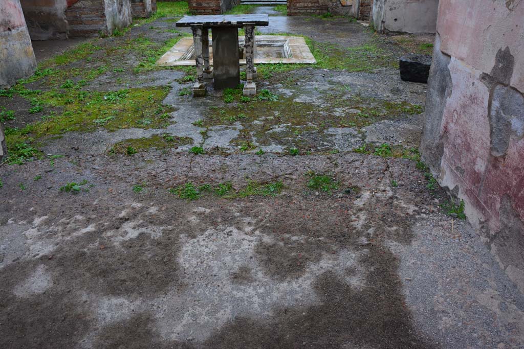 IX.5.11 Pompeii. March 2017. Room l (L), looking north across floor towards atrium b. 
Foto Christian Beck, ERC Grant 681269 DCOR.
