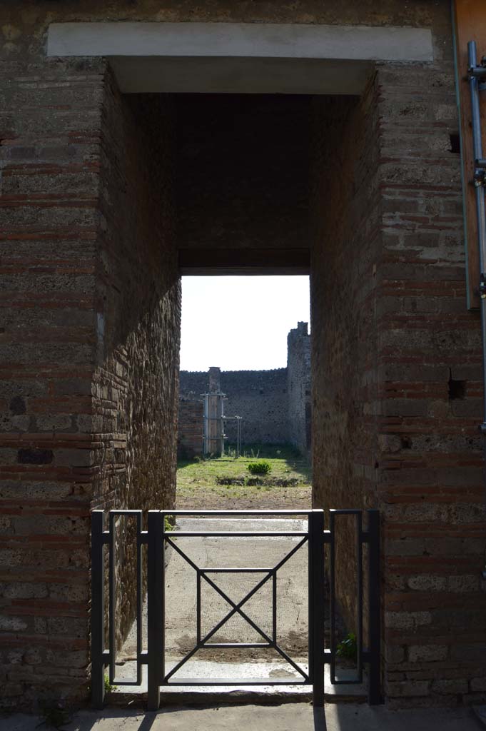 IX.5.14, Pompeii. October 2017. Looking west towards atrium from entrance doorway.
Foto Taylor Lauritsen, ERC Grant 681269 DÉCOR.
