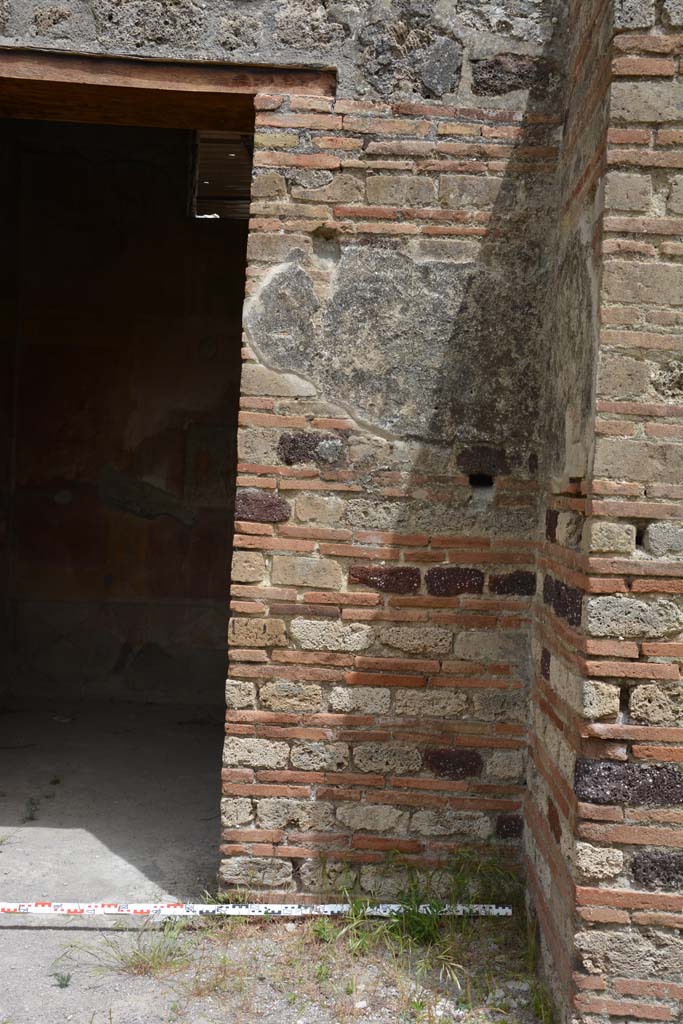 IX.5.14 Pompeii. May 2017. 
Room “b”, east side of atrium, pilaster on south side of room “g”.
Foto Christian Beck, ERC Grant 681269 DÉCOR.
