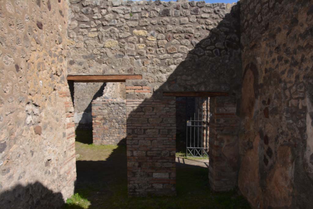 IX.5.16 Pompeii. March 2017. Room e’, looking towards east wall with doorways to atrium a’. 
Foto Christian Beck, ERC Grant 681269 DÉCOR.
