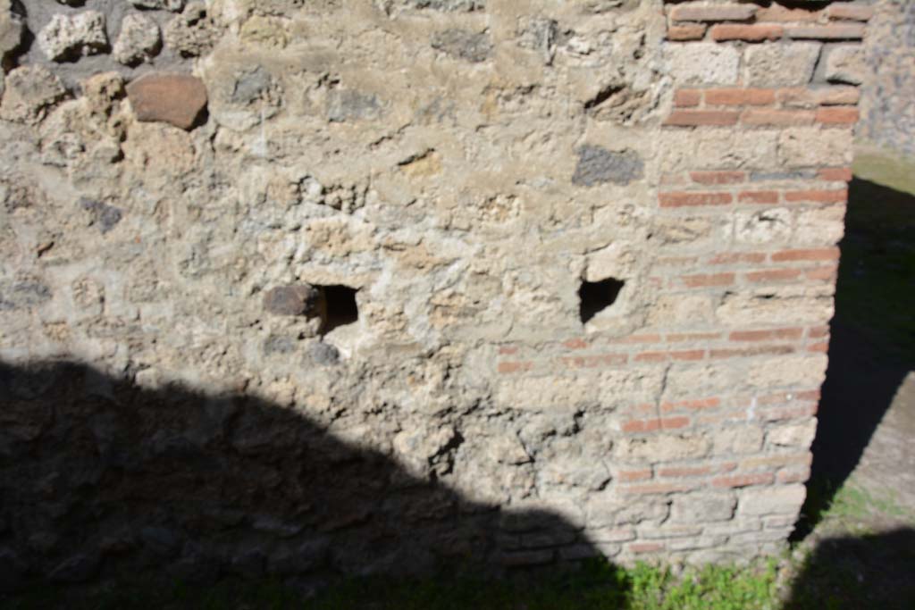 IX.5.16 Pompeii. March 2017. Room e’, detail from east end of north wall.
Foto Christian Beck, ERC Grant 681269 DÉCOR.
