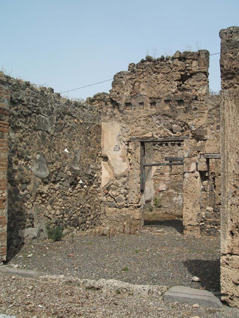 IX.6.e Pompeii. May 2005. Looking north across shop entrance.
On the left, west wall, would have been the steps to the upper floor.
In the north wall is a doorway into room “c” of IX.6.d, and a window into room “d” (see IX.6.d)
According to Mau, this was described as number 10, of IX.6. 
See Bullettino dell’Instituto di Corrispondenza Archeologica (DAIR), 1881, (p.25)
See Eschebach, L., 1993. Gebäudeverzeichnis und Stadtplan der antiken Stadt Pompeji. Köln: Böhlau. (p.428)
