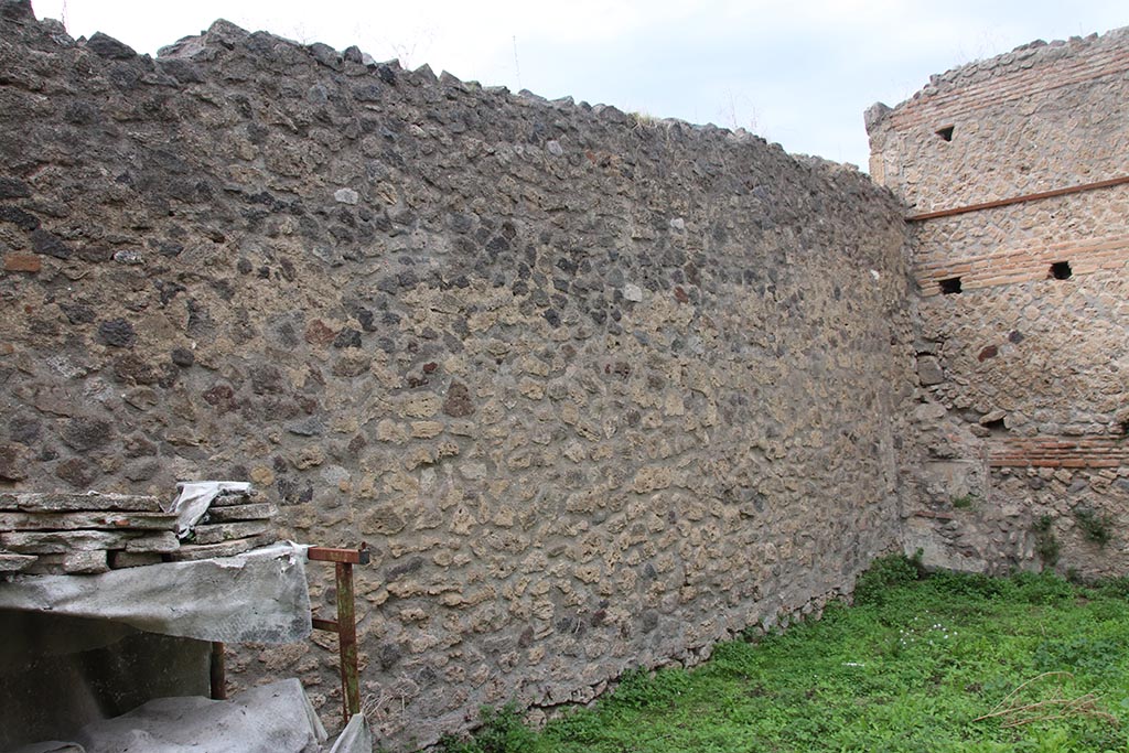 IX.7.12, 14 or 16 (?) Pompeii. October 2024. Garden area “e”, looking north along west wall. Photo courtesy of Klaus Heese.