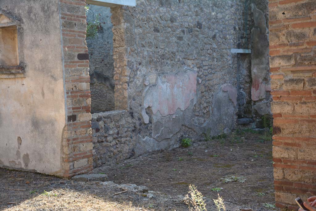 IX.7.20 Pompeii. October 2019. Looking south from atrium into room (k).
Foto Annette Haug, ERC Grant 681269 DÉCOR.

