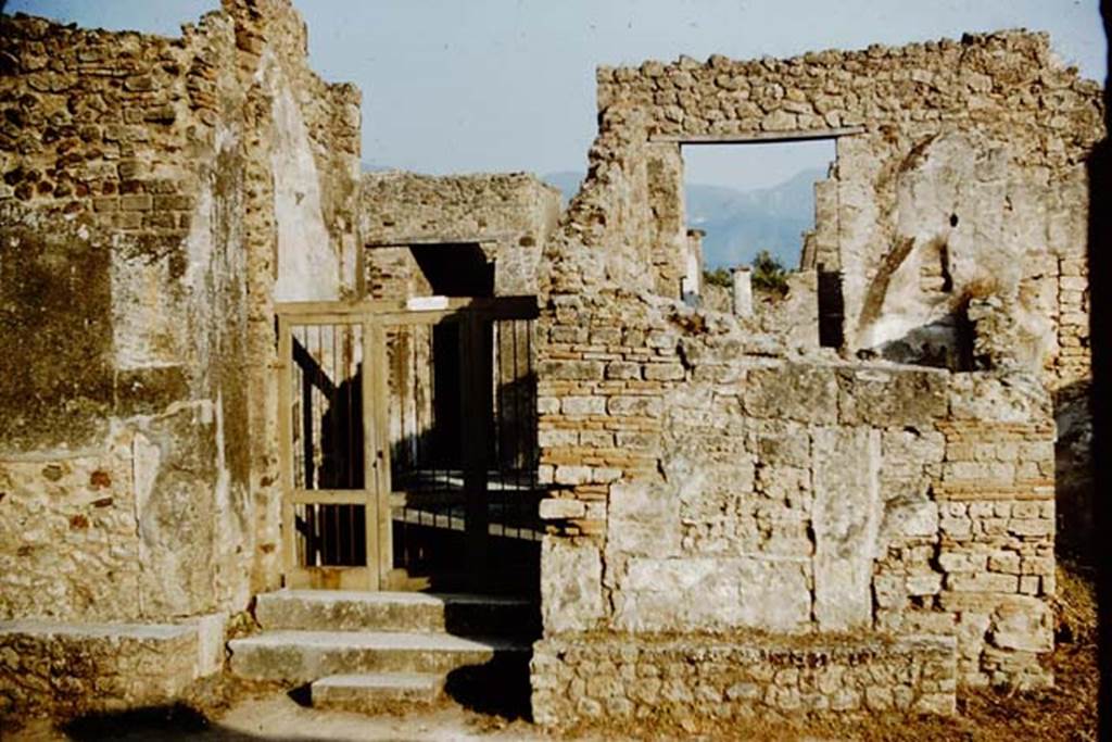 IX.8.6 Pompeii. 1961. Looking south to entrance doorway and bench on either side. Photo by Stanley A. Jashemski.
Source: The Wilhelmina and Stanley A. Jashemski archive in the University of Maryland Library, Special Collections (See collection page) and made available under the Creative Commons Attribution-Non Commercial License v.4. See Licence and use details.
J61f0809
