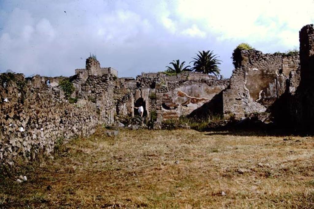 IX.9.6/10 Pompeii. 1964. Looking north to house from garden, after clearing. Photo by Stanley A. Jashemski.
Source: The Wilhelmina and Stanley A. Jashemski archive in the University of Maryland Library, Special Collections (See collection page) and made available under the Creative Commons Attribution-Non Commercial License v.4. See Licence and use details.
J64f1239
