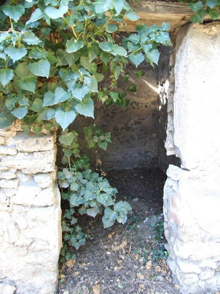 IX.9.11 Pompeii.  March 2009.  Doorway to Room 5. Cubiculum.