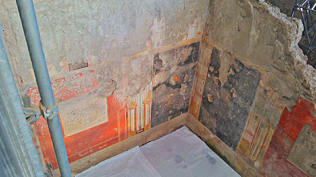 IX.12.9 Pompeii. 2016/2017. 
Room “u”, north wall and north-east corner with unfinished paintings. Photo courtesy of Giuseppe Ciaramella.

