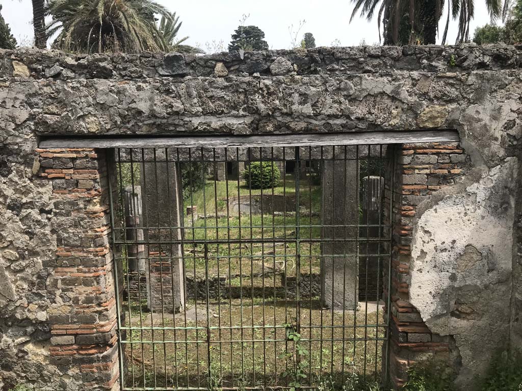 HGW24 Pompeii. April 2019. Looking east across garden from gate in centre of west wall. 
Photo courtesy of Rick Bauer. 
