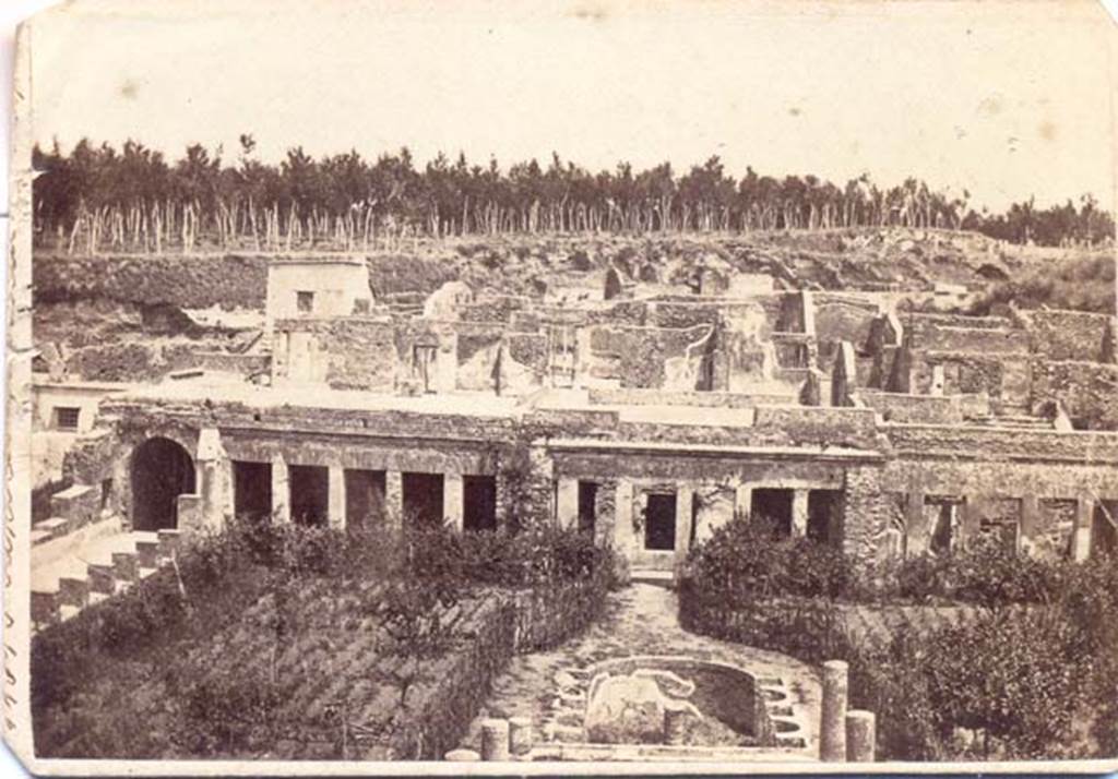 HGW24 Pompeii. Between 1867 and 1874. Looking east across garden to villa.
Photo by Sommer and Behles. Photo courtesy of Charles Marty.
