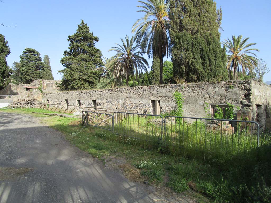 HGW24 Pompeii. April 2019. Looking east along north exterior side of Villa, with turret/tower room, on right.
Photo courtesy of Rick Bauer.
