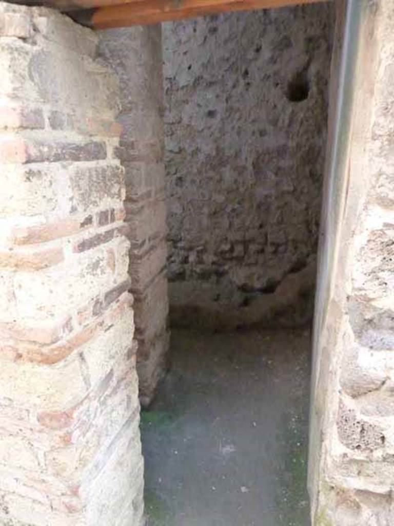 Villa of Mysteries, Pompeii. May 2010. Doorway in south wall in room 43, leading to tepidarium.
