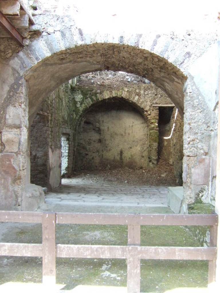 Villa of Mysteries, Pompeii. May 2006. Room 66, vestibule of original villa entrance. Looking east.