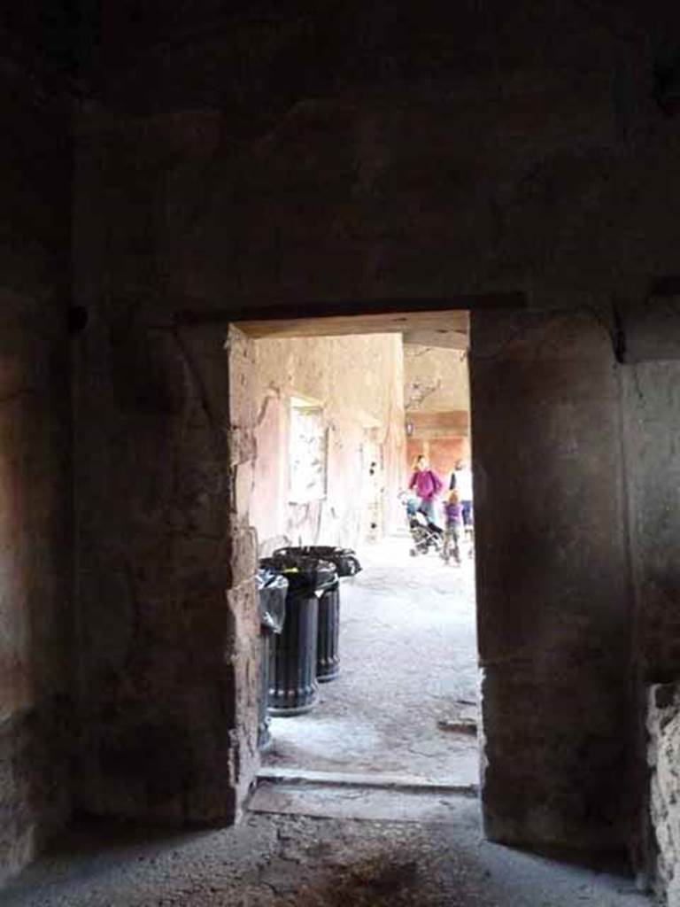 Villa of Mysteries, Pompeii. May 2010. Room 21, east wall with doorway to peristyle A