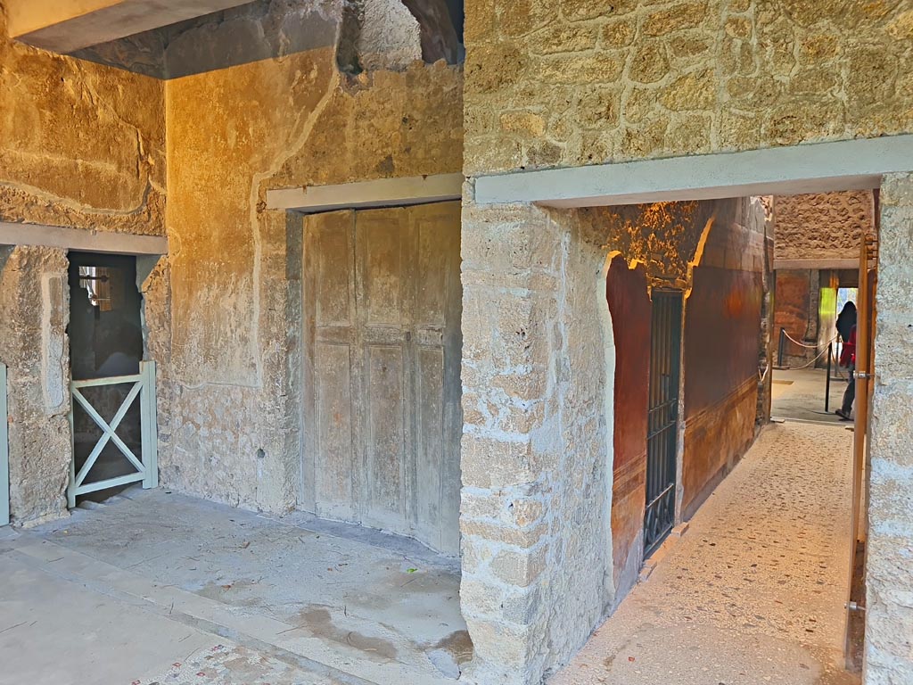 Villa of Mysteries, Pompeii. November 2023. 
Portico P4/5, on the left is the anteroom or procoeton of room 17, with doorway into room 21.
In the centre is the cast of shutters of room 16. On the right is the doorway into corridor F2. Photo courtesy of Giuseppe Ciaramella.
