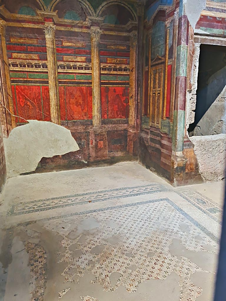 Villa of Mysteries, Pompeii. September 2021.
Room 16, looking towards bed recess near east wall with mosaic flooring. Photo courtesy of Klaus Heese.
