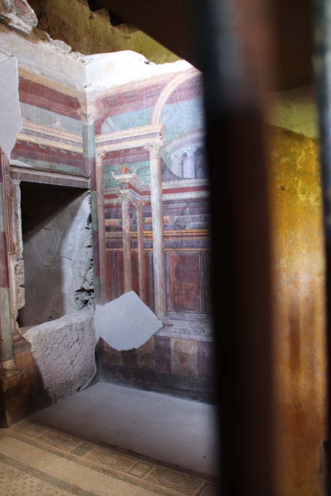 Villa of Mysteries, Pompeii. November 2017. Room 16, looking towards south-east corner.
Foto Annette Haug, ERC Grant 681269 DÉCOR.
