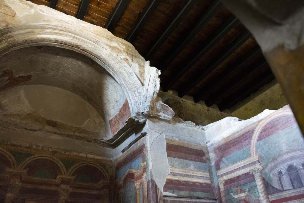 Villa of Mysteries, Pompeii. November 2017. Room 16, detail from upper south-east corner.
Foto Annette Haug, ERC Grant 681269 DÉCOR.

