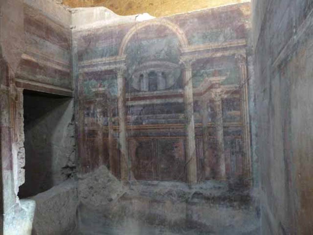 Villa of Mysteries, Pompeii. May 2015. Room 16, detail of south wall in south-east corner.  Photo courtesy of Buzz Ferebee.
