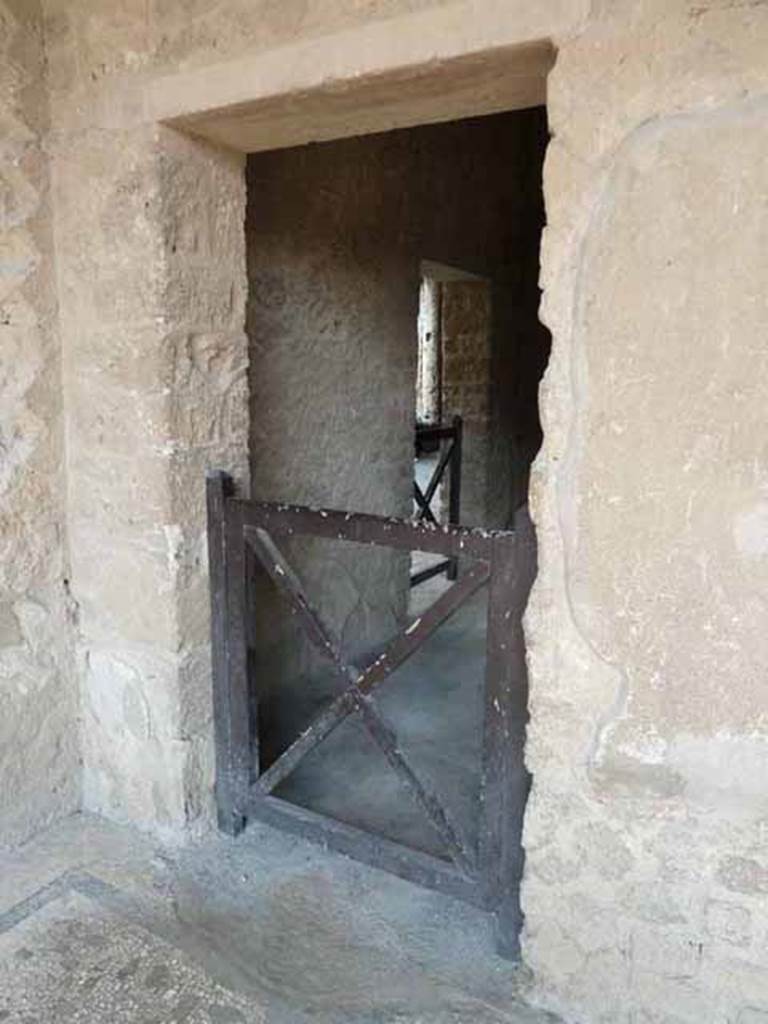 Villa of Mysteries, Pompeii. May 2010. Passage 13 leading to room 14 cubiculum.