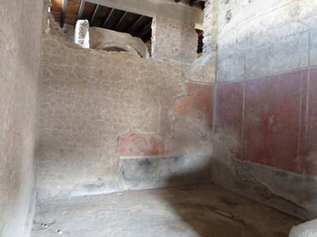 Villa of Mysteries, Pompeii. May 2006. Room 14 cubiculum, east wall.