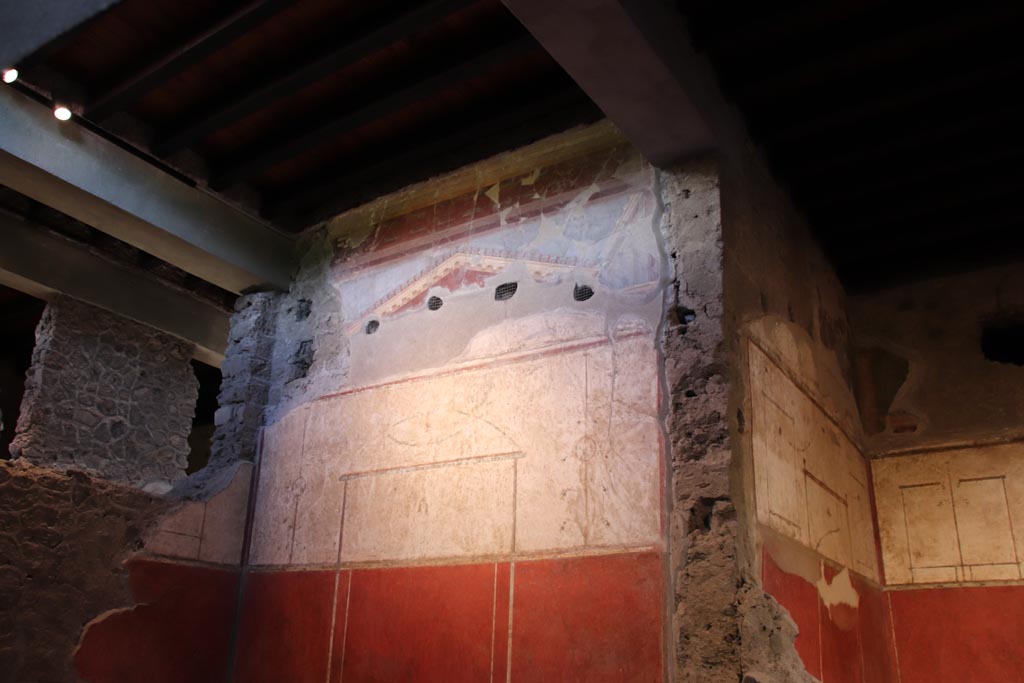 Villa of Mysteries, Pompeii. March 2019. Room 14, detail of painted decoration in centre of panel on south wall of cubiculum. 
Foto Annette Haug, ERC Grant 681269 DÉCOR.
