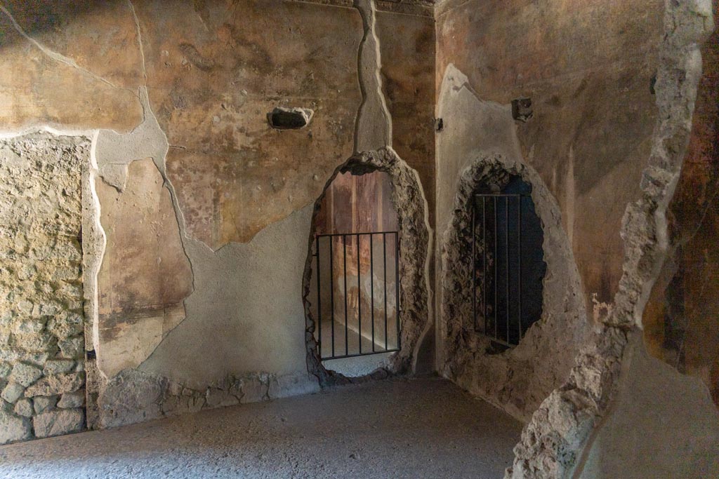 Villa of Mysteries, Pompeii. October 2023. 
Room 20, looking towards south wall, south-west corner and west wall. Photo courtesy of Johannes Eber.

