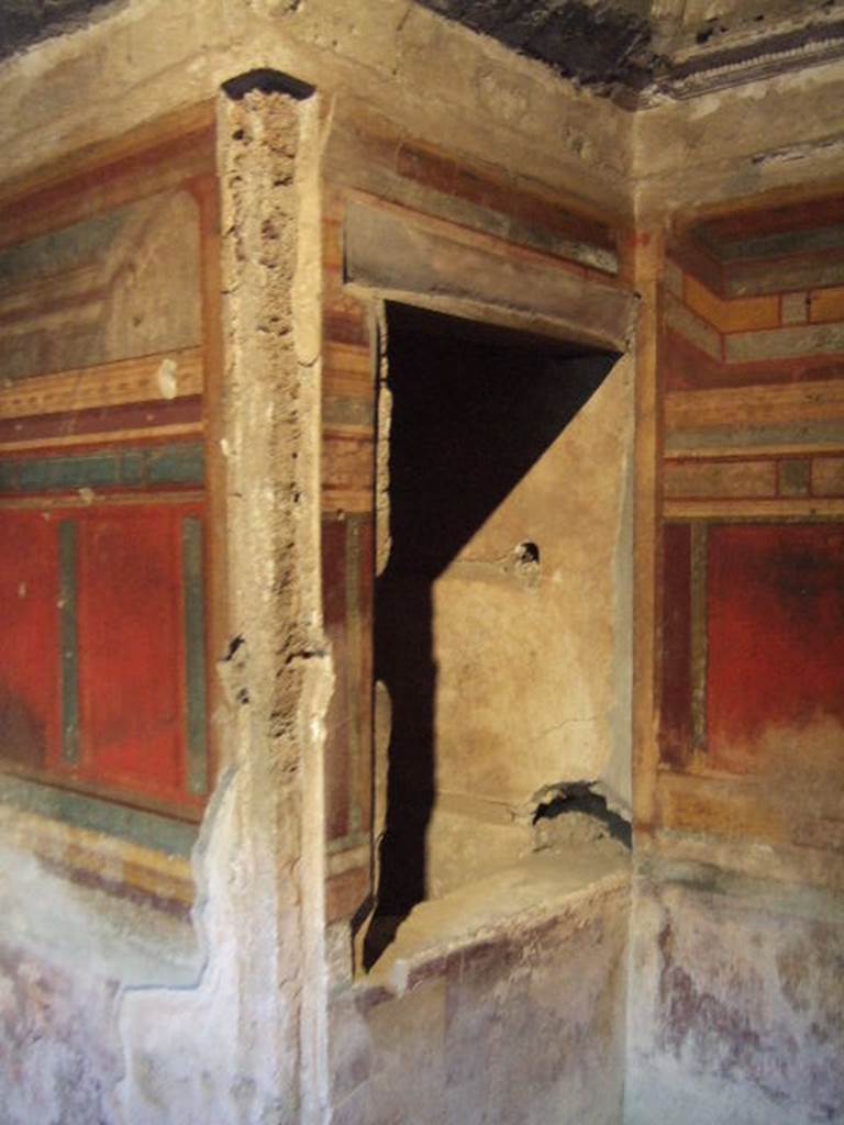 Villa of Mysteries, Pompeii. May 2006. Room 8, north-west corner.