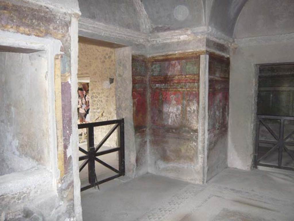 Villa of Mysteries, Pompeii. September 2017. Room 4, looking towards north-east corner.
Foto Annette Haug, ERC Grant 681269 DÉCOR.
