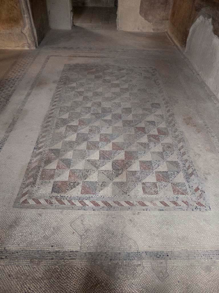 Villa of Mysteries, Pompeii. May 2015. Room 4, mosaic floor. Photo courtesy of Buzz Ferebee.
