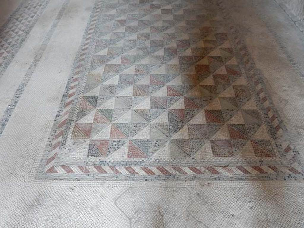 Villa of Mysteries, Pompeii. November 2017. Room 4, upper east wall with arched ceiling.
Foto Annette Haug, ERC Grant 681269 DÉCOR.
