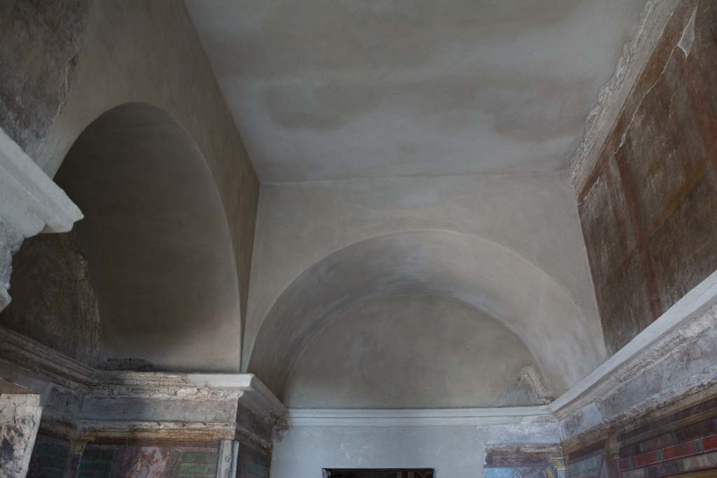 Villa of Mysteries, Pompeii. November 2023. 
Room 4, looking east along south wall towards south-east corner. Photo courtesy of Giuseppe Ciaramella.
