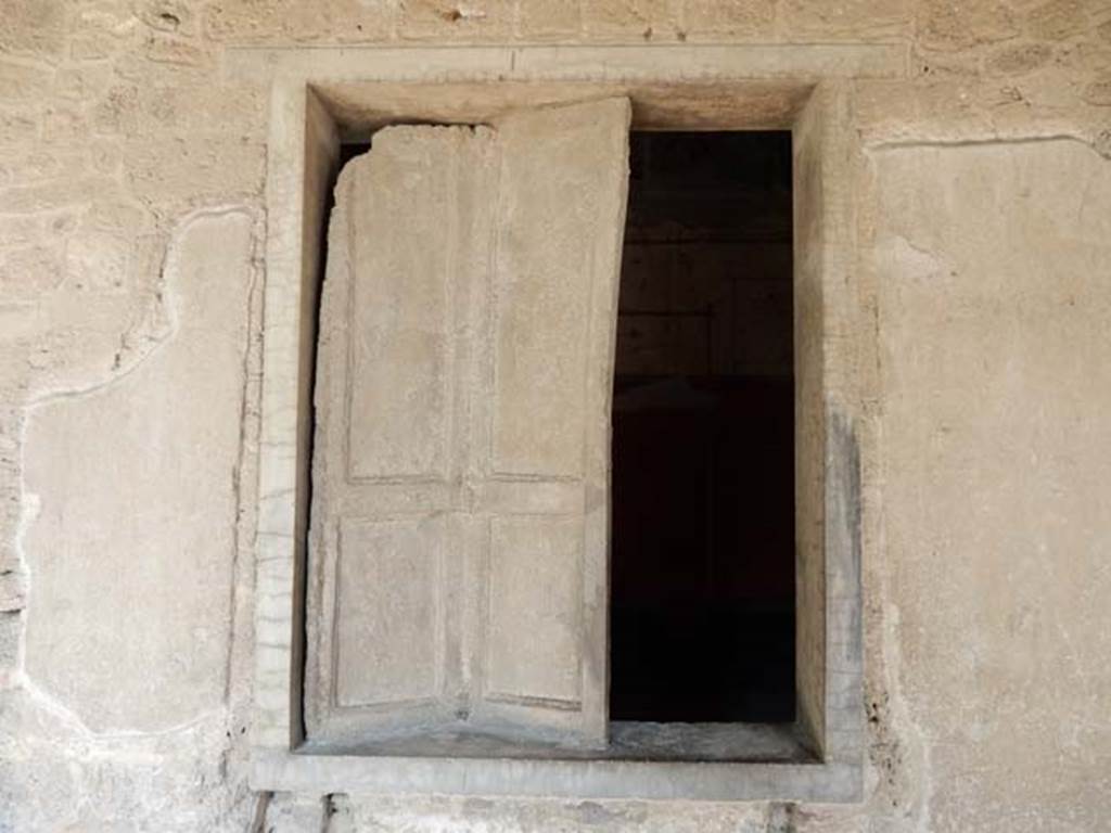 Villa of Mysteries, Pompeii. May 2010. Room 11, west wall with window and shutter.