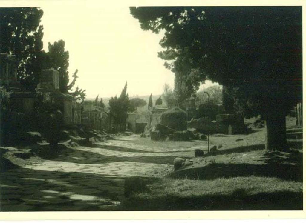 Via dei Sepolcri, 1940. Looking north from near junction with Via Superior, on the right.
Photo courtesy of Rick Bauer.
