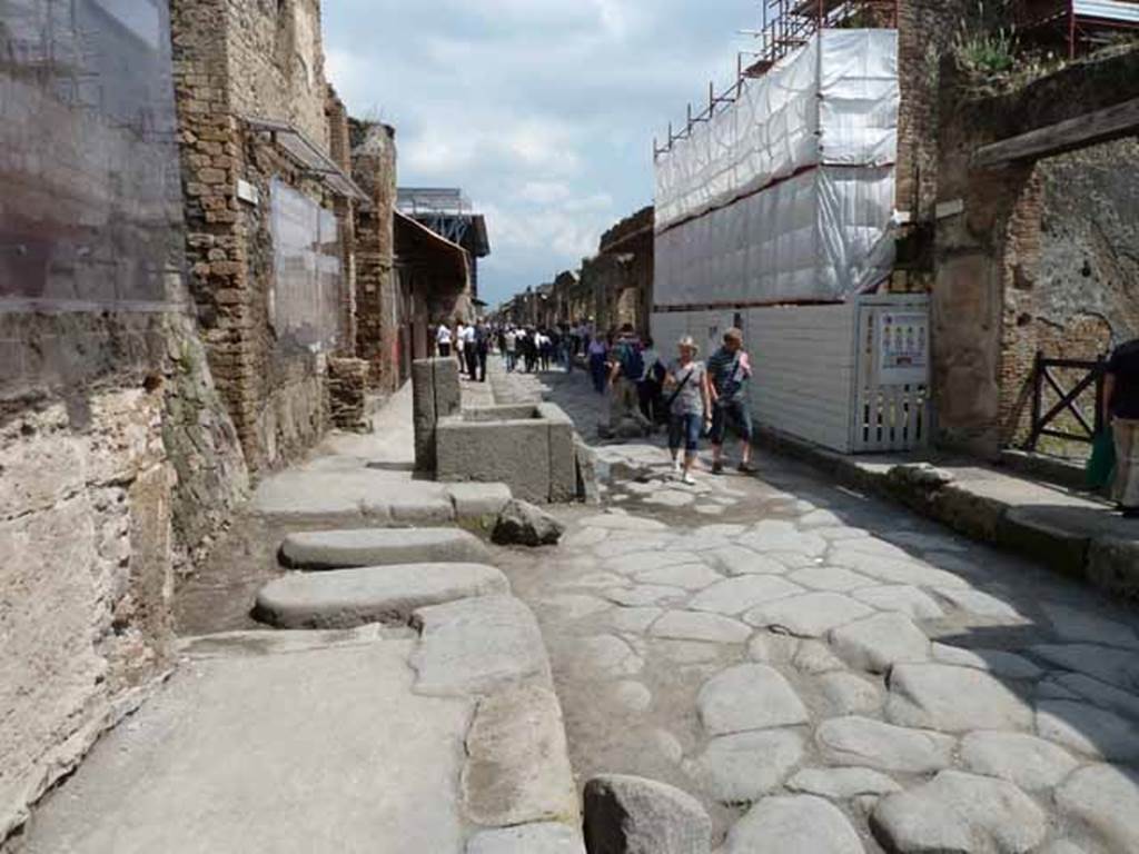 Via dell' Abbondanza. May 2010. Looking east between IX.11 and I.7, from near IX.7.1 and junction of unnamed vicolo.