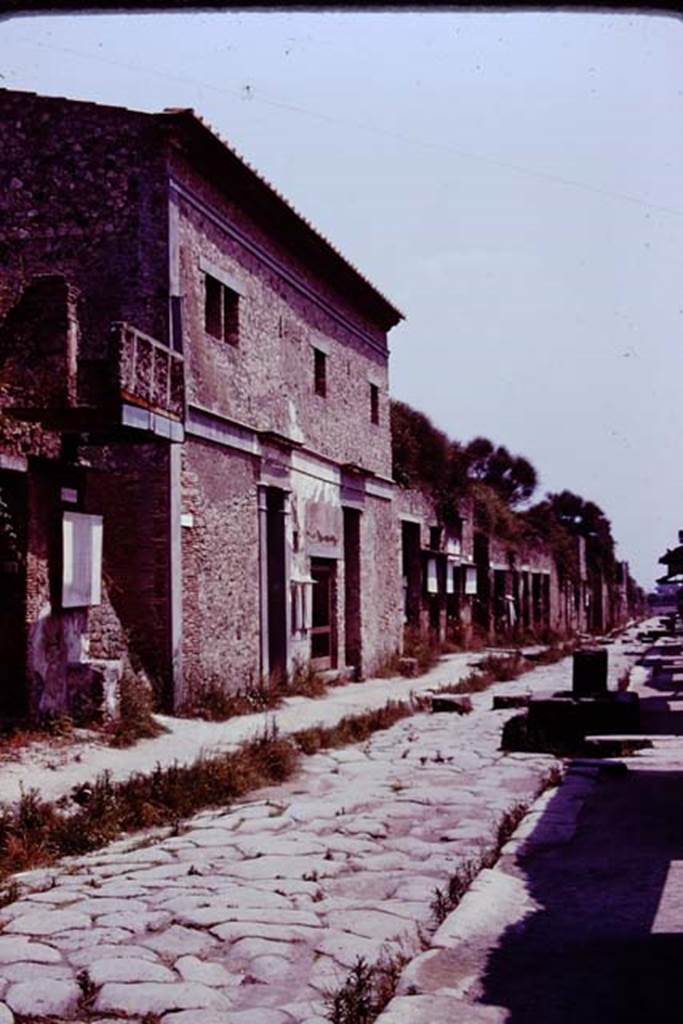 Via dell’Abbondanza, Pompeii. 1976. Looking east between IX.13 and I.9, from near street shrine at IX.12.7. Photo by Stanley A. Jashemski.   
Source: The Wilhelmina and Stanley A. Jashemski archive in the University of Maryland Library, Special Collections (See collection page) and made available under the Creative Commons Attribution-Non Commercial License v.4. See Licence and use details. J76f0552
