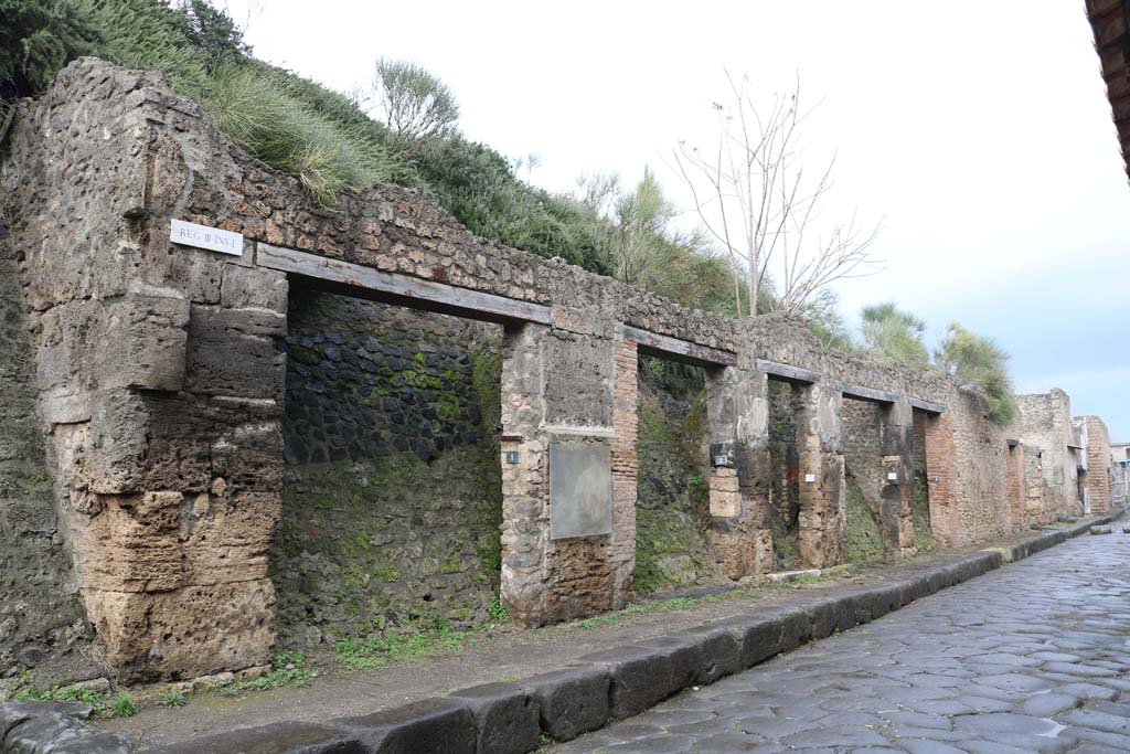 Via dell’Abbondanza, north side. December 2018. 
Looking east from III.1.1 towards III.1.6, towards right. Photo courtesy of Aude Durand.
