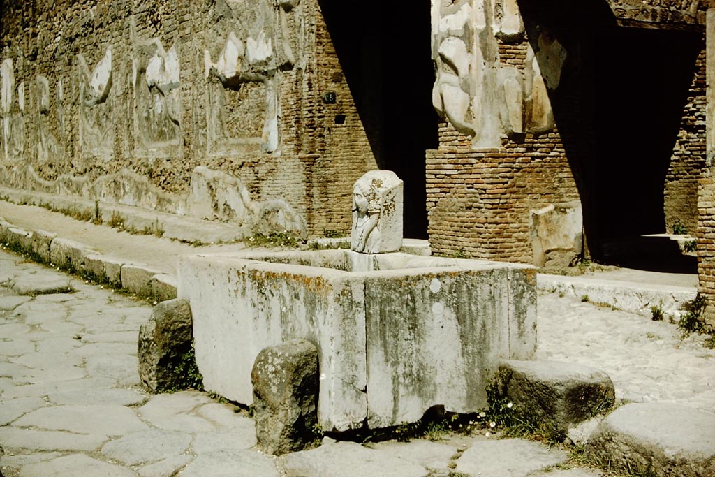 Via dell’Abbondanza, Pompeii. 1957. Looking west along north side, towards fountain outside VII.9.67/68. Photo by Stanley A. Jashemski.
Source: The Wilhelmina and Stanley A. Jashemski archive in the University of Maryland Library, Special Collections (See collection page) and made available under the Creative Commons Attribution-Non-Commercial License v.4. See Licence and use details.
J57f0156
