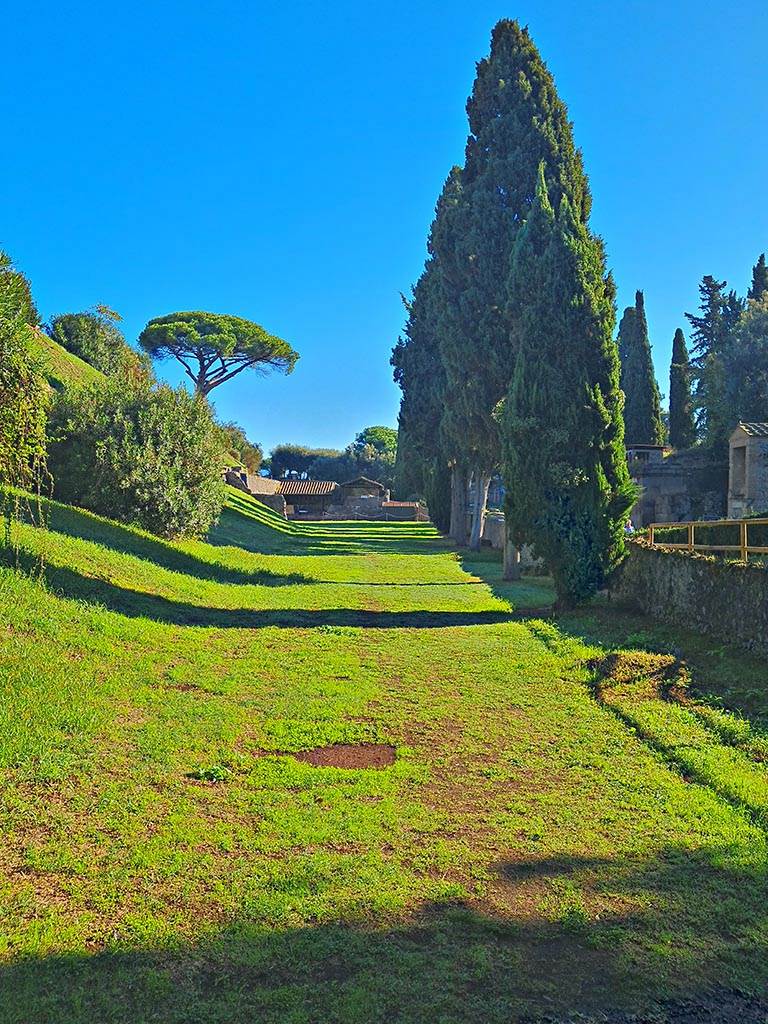 Via delle Tombe, Pompeii. October 2024. 
Looking east with Tombs, on right. Photo courtesy of Giuseppe Ciaramella
