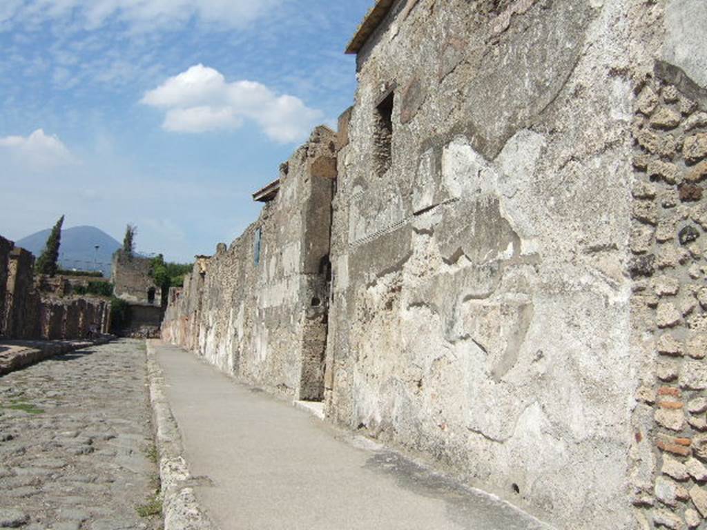 Via di Mercurio. East side. Looking north from VI.9.7. September 2005.