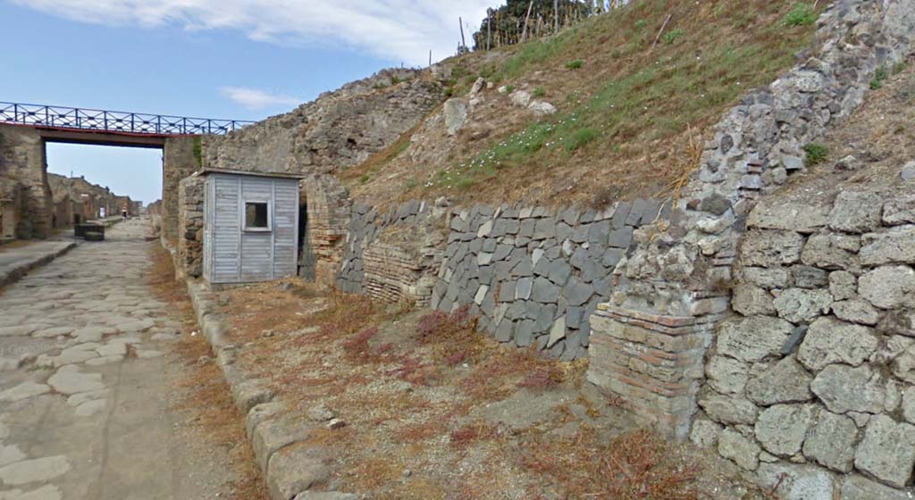 Via di Nola, north side, Pompeii. June 2019. 
Looking west along Insula IV.1, from IV.1.g at east end, with unexcavated roadway between IV.1 and IV.2, on right.
Foto Taylor Lauritsen, ERC Grant 681269 DCOR.
