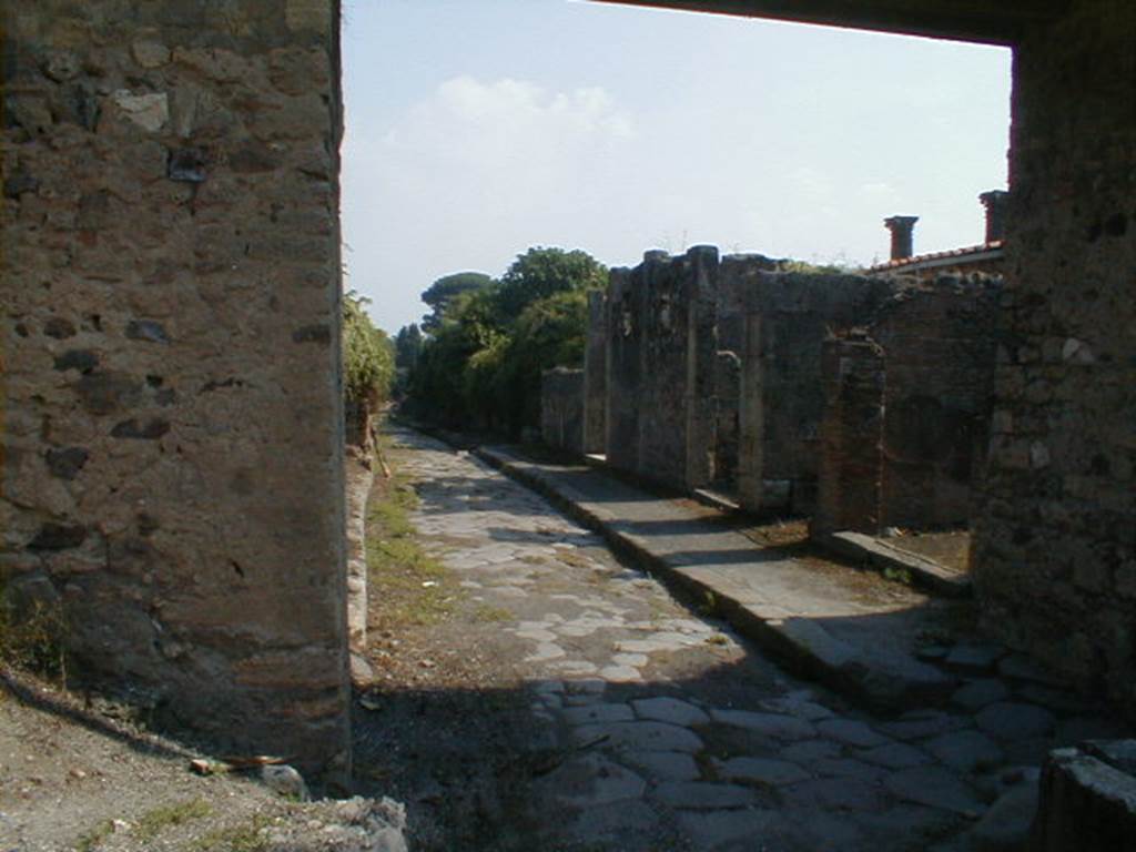 Via di Nola. South side. Looking east from V.5.4 through the modern bridge towards IX.14. September 2004.