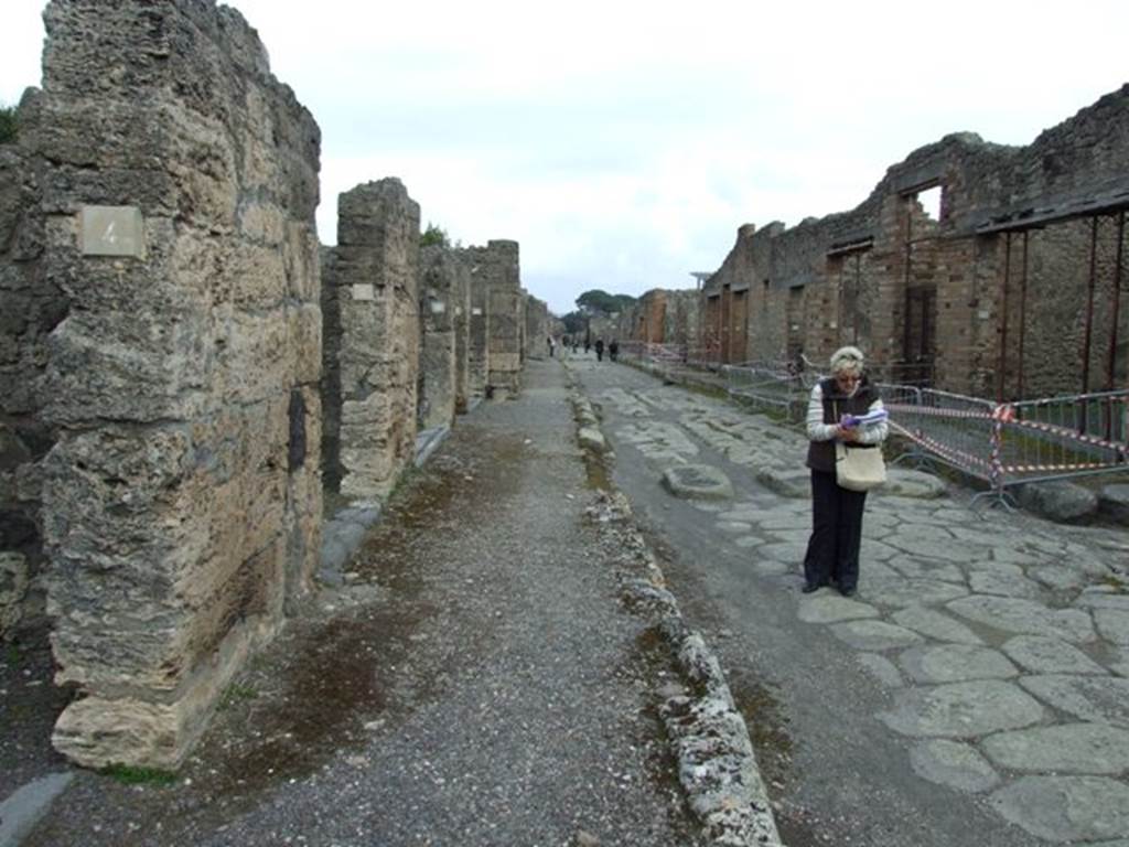 Via di Nola. Looking east. Vicolo di Tesmo is on the right. March 2009.