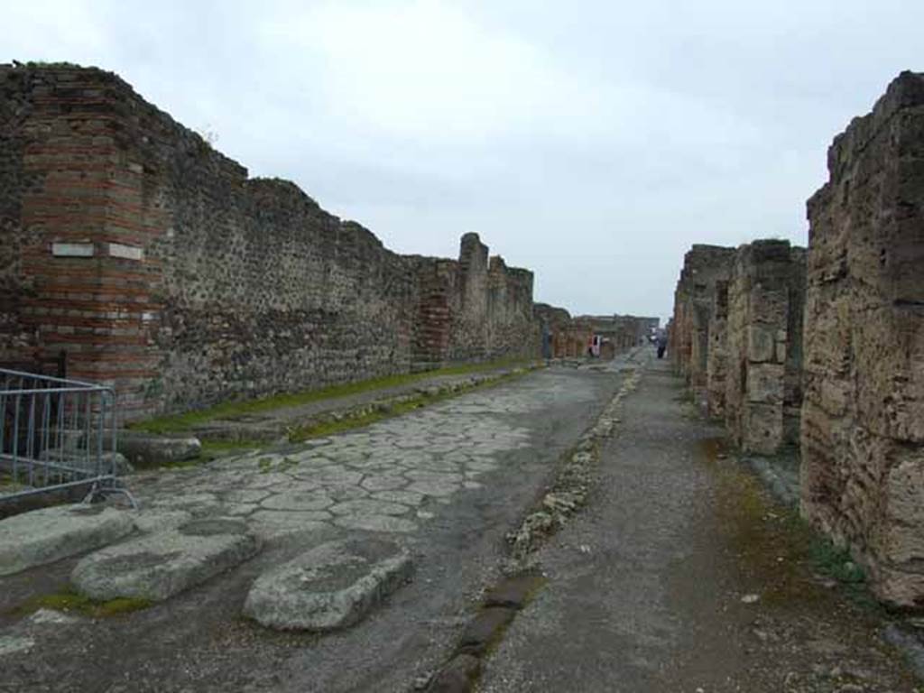 Via di Nola, May 2010. Looking west between IX.4 and V.2.