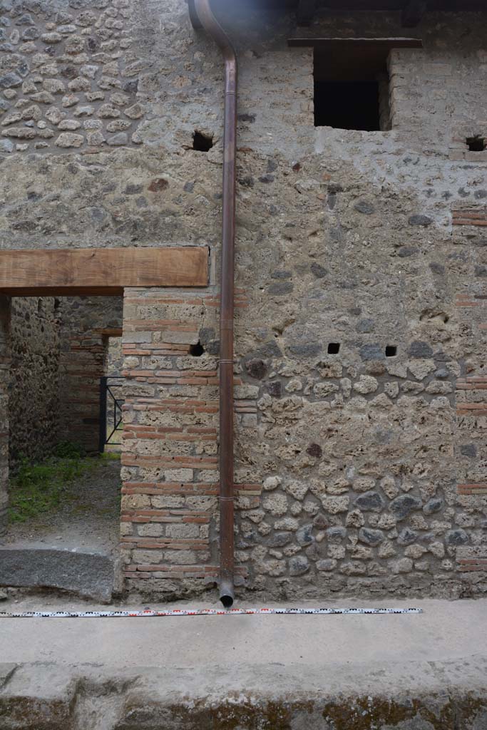 Vicolo del Centenario, west side, Pompeii. May 2017. North side of IX.5.15.
Foto Christian Beck, ERC Grant 681269 DÉCOR.

